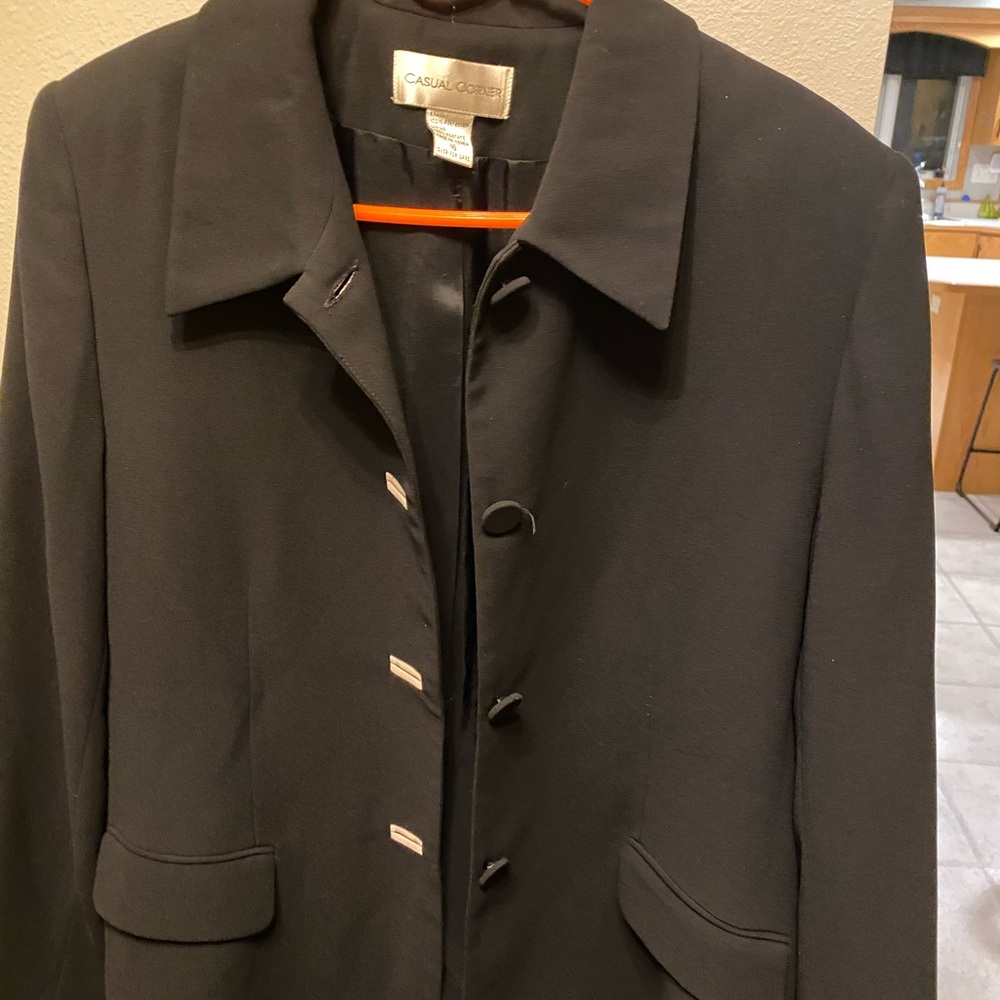 Casual Corner suit jacket w/coordinating top Only worn a few times for interview